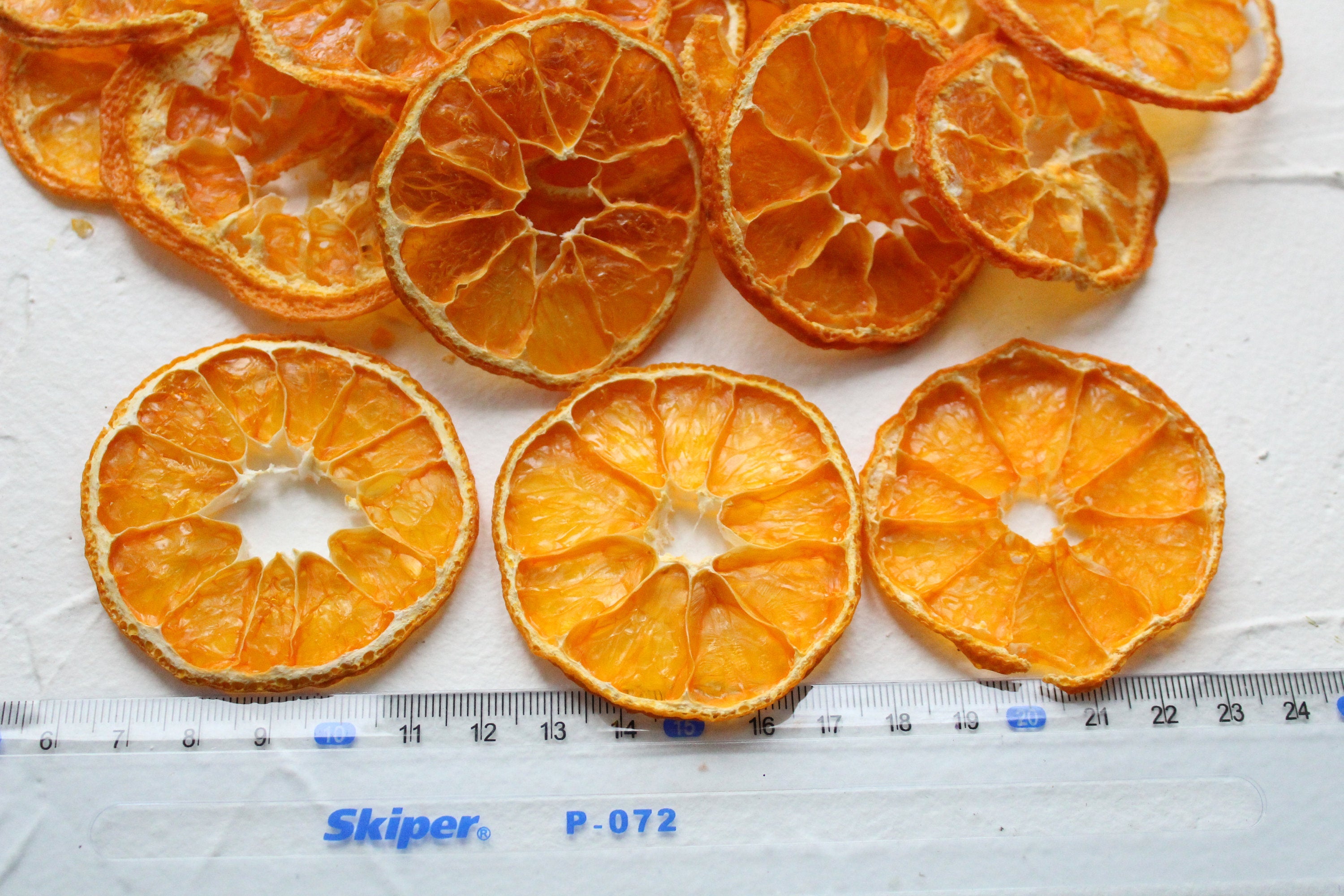 10 pcs of Dried Organic Homemade Mandarin Tangerine Slices, Air Dried, No Preservatives, Colors and Artificial Additives