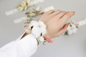Dry Flower Natural Wrist Corsages, Baby's Breath Corsage Bracelet, Dry  Flowers Bracelet, Handmade Bridesmaid Wrist Corsages, Mother Bracelet 